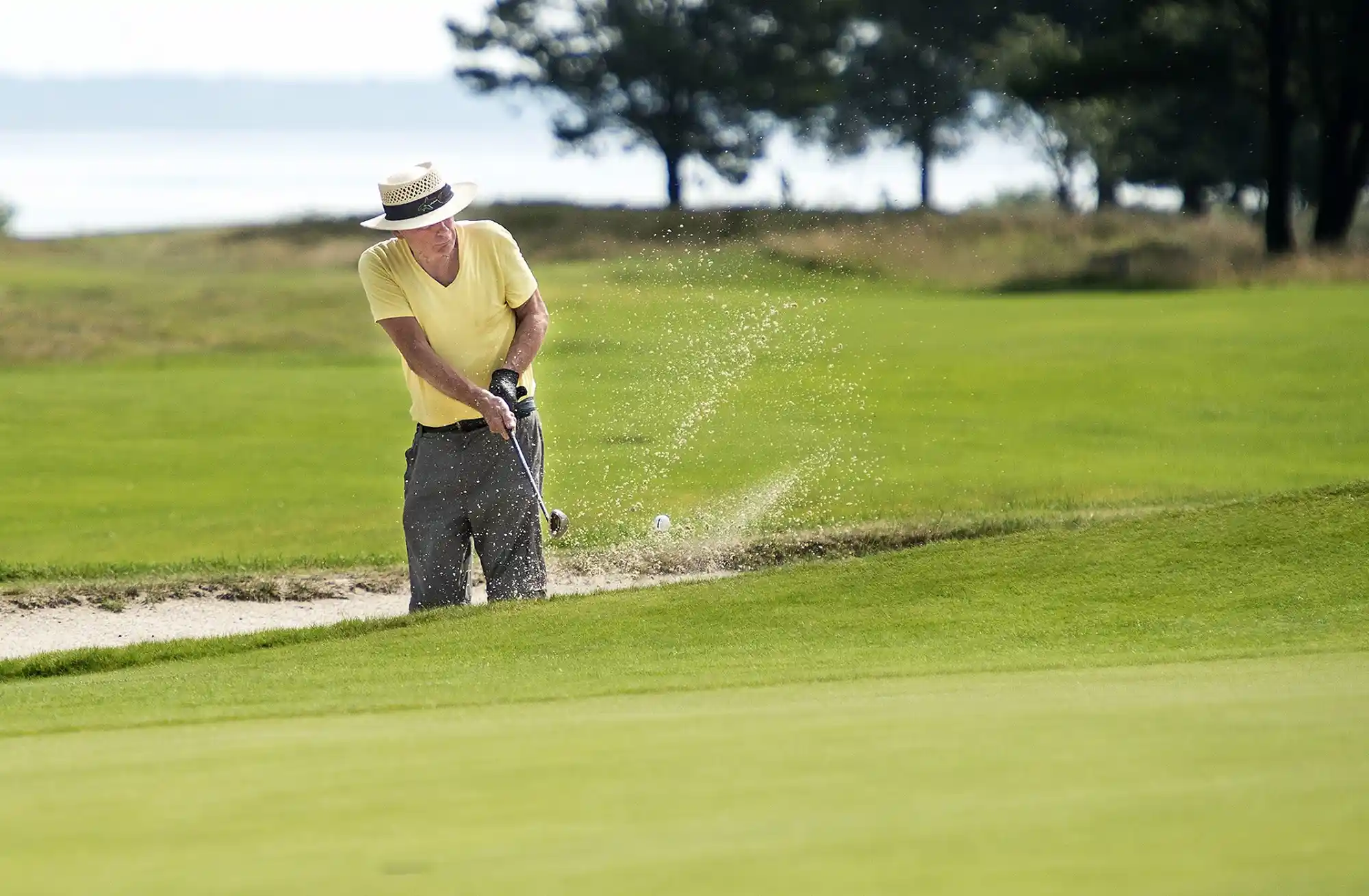 Klithjem_Badehotel_Vejers-Strand_blaavand-golf_grav.webp