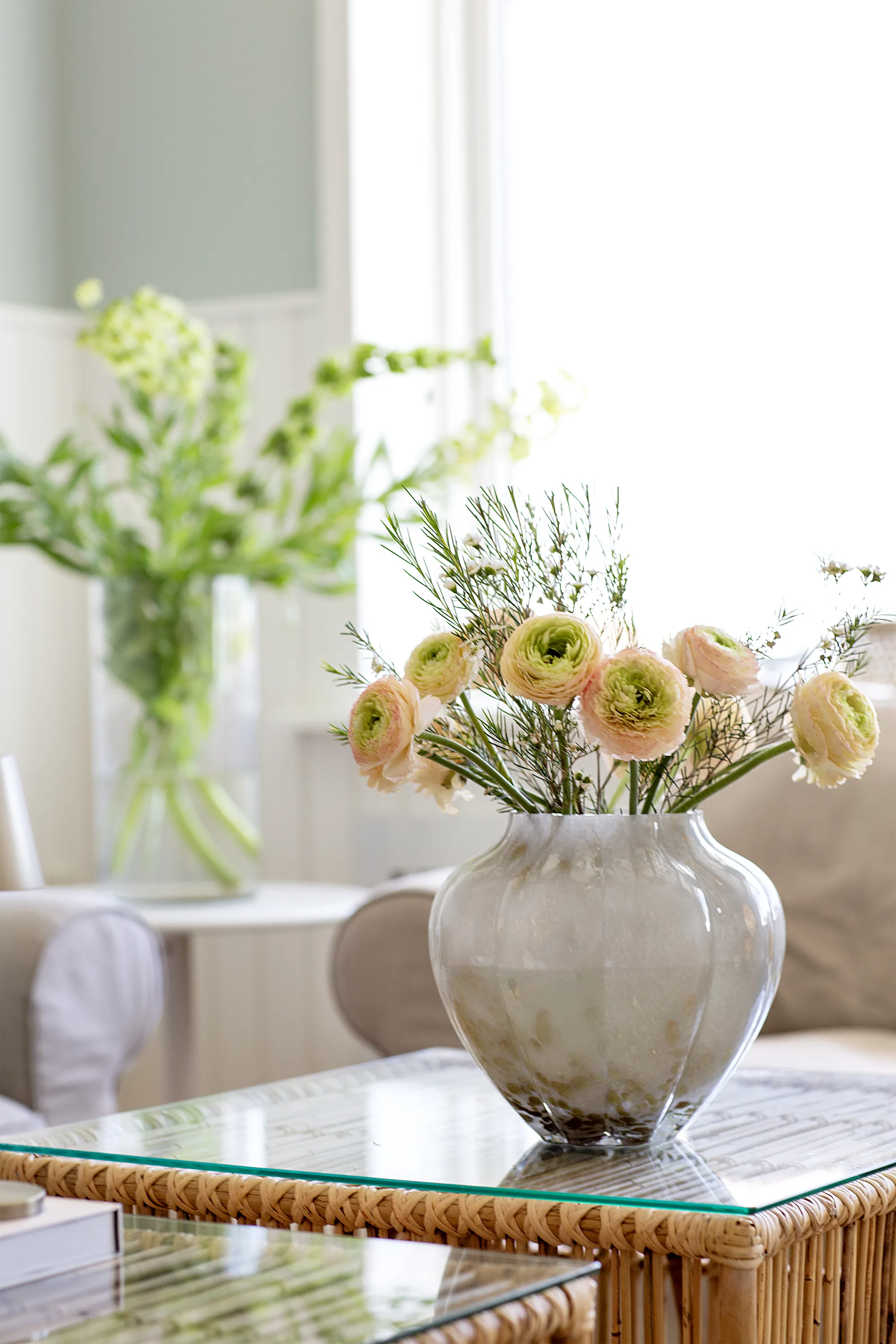 Klithjem_Badehotel_Lounge_flowers.webp